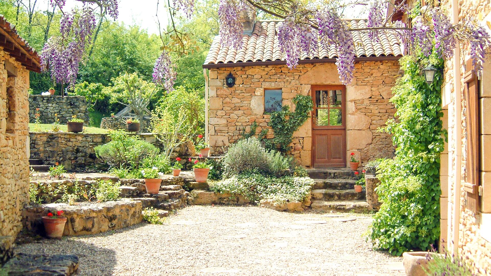 4 Bedroom Cottage/shared facilities in Aquitaine, France