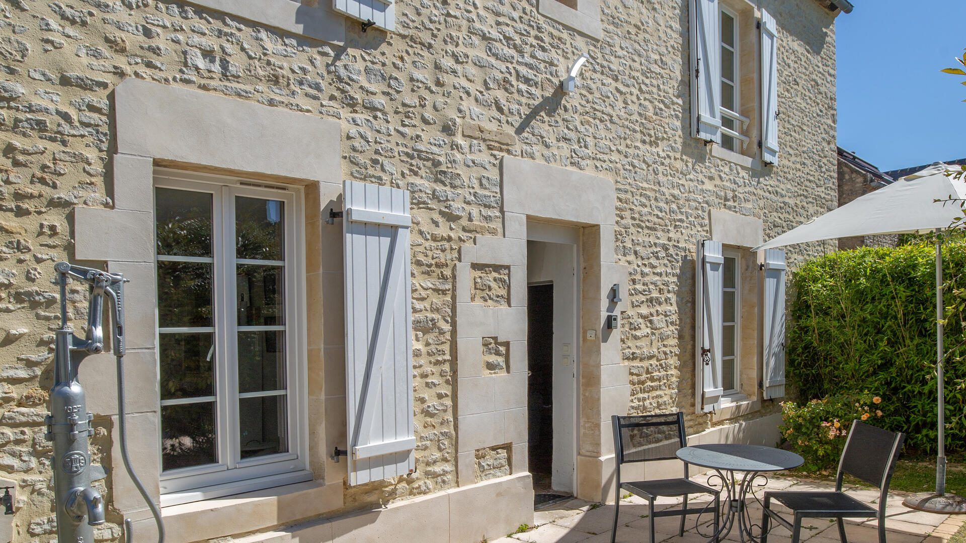 child friendly holiday cottage in Normandy walk to beach - SC1