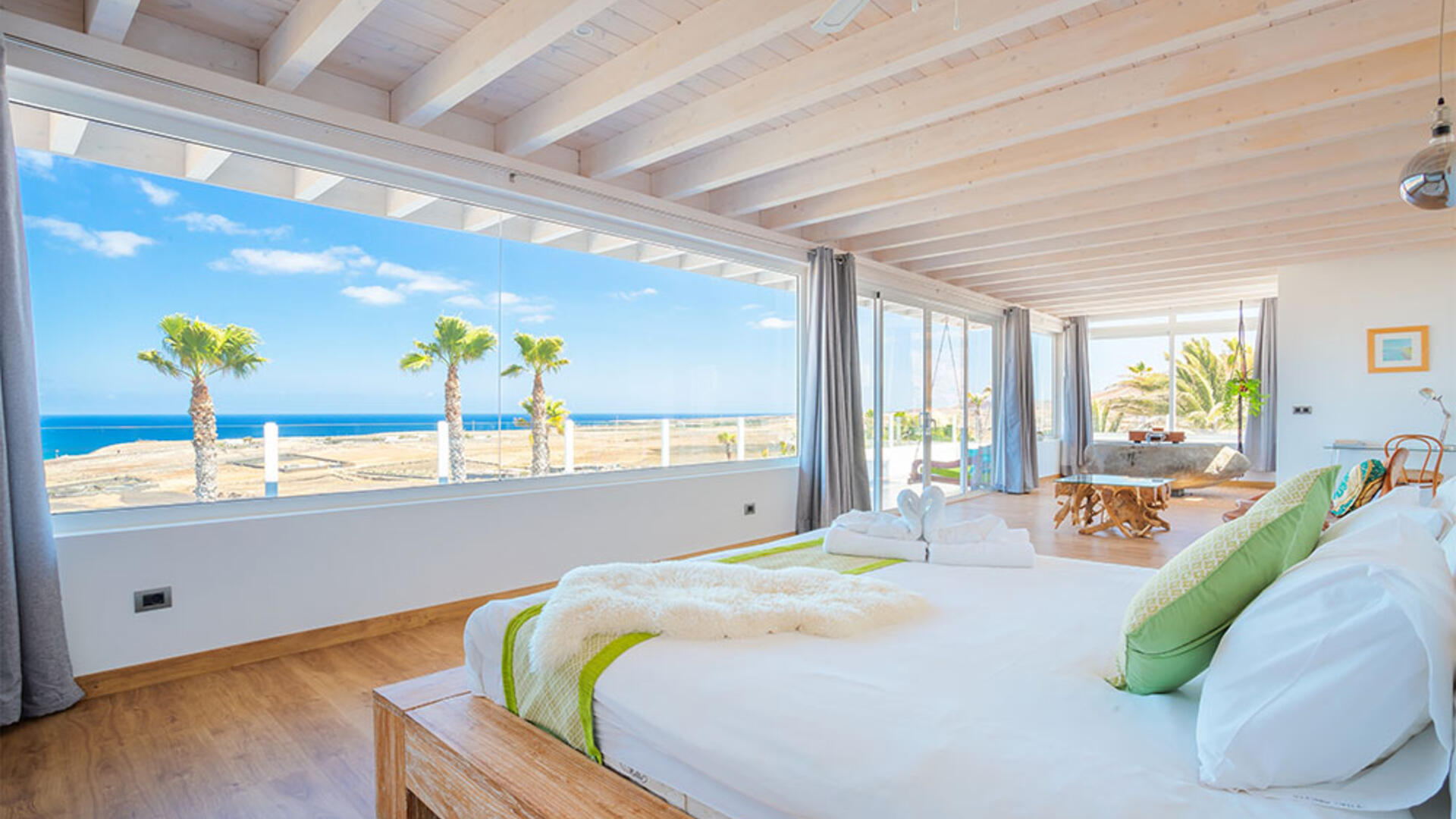 Stunning holiday villa in Lanzarote with ocean views